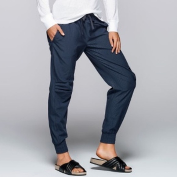 Lorna Jane Pants - Lorna Jane Blue Crocodile Primitive Joggers Small